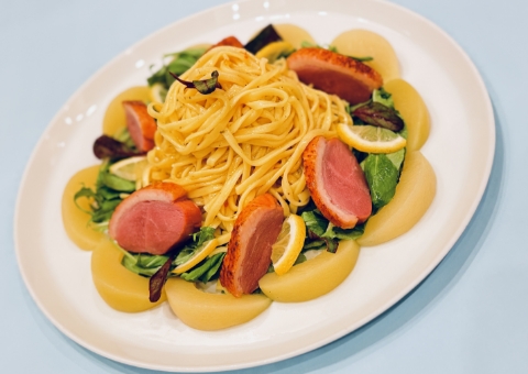 桃と鴨のパスタ