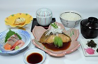 銀鱈の煮つけ定食　　１，７００円